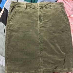 Knee-length Green Pencil Skirt for Casual Work